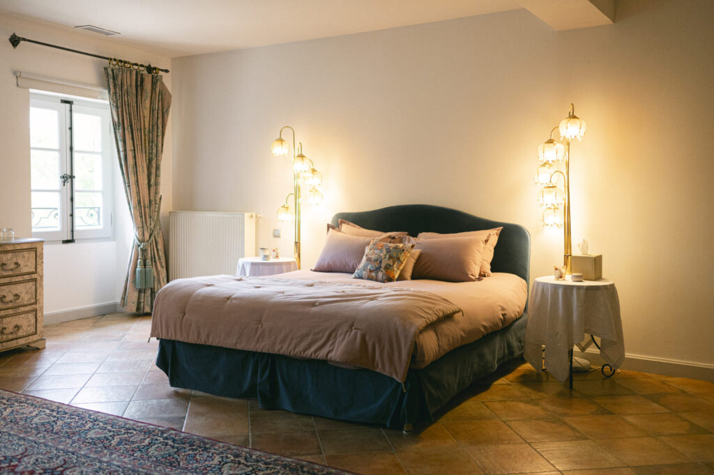 one of the 17 rooms at the Château de Beauregard and its very comfortable bed surrounded by refined décor