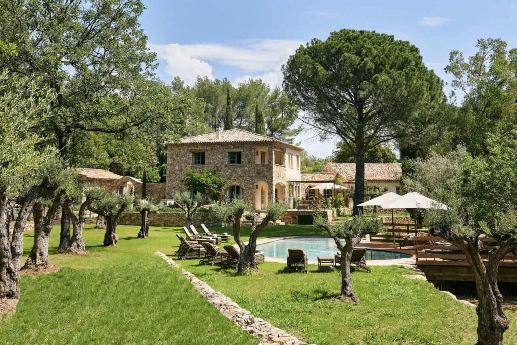 a villa with swimming pool at château de Berne in Provence