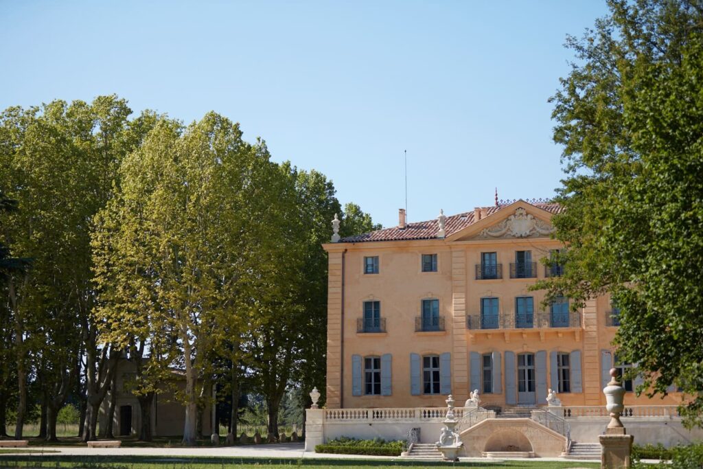 the facade of the château de Fonscolombe